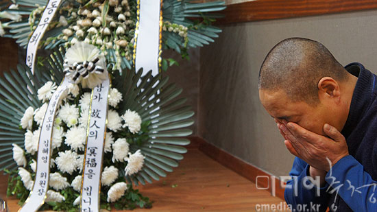 韓国 サムスン労働者自殺から14日 葬儀もできず