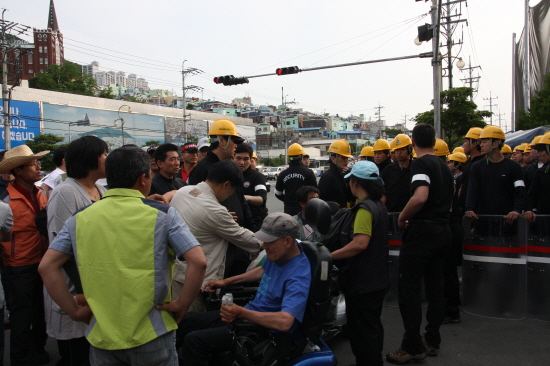 韓国韓進重工業正門「ナモ山城」出入封鎖